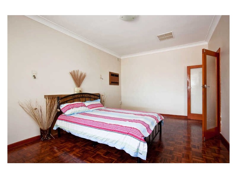 13 Second Avenue, Seaton SA 5023