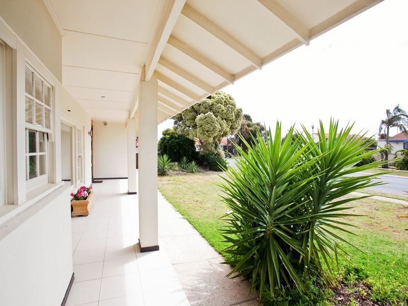 2 Huntingdale Avenue, West Lakes SA 5021