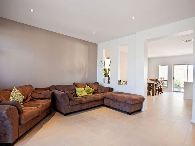 11 North Parade, Royal Park SA 5014