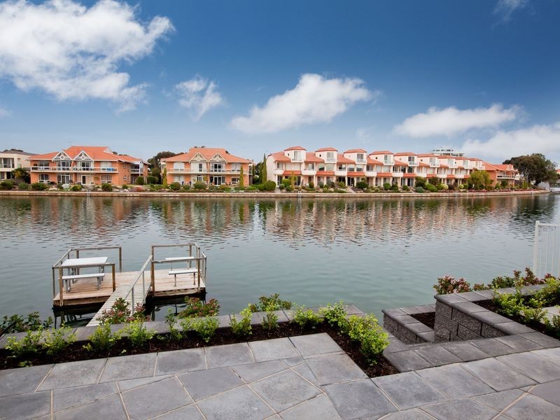 77A Sir John Marks Drive, West Lakes SA 5021