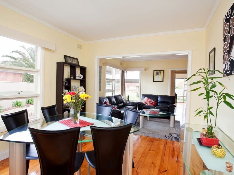 6 Brougham Drive, Valley View SA 5093