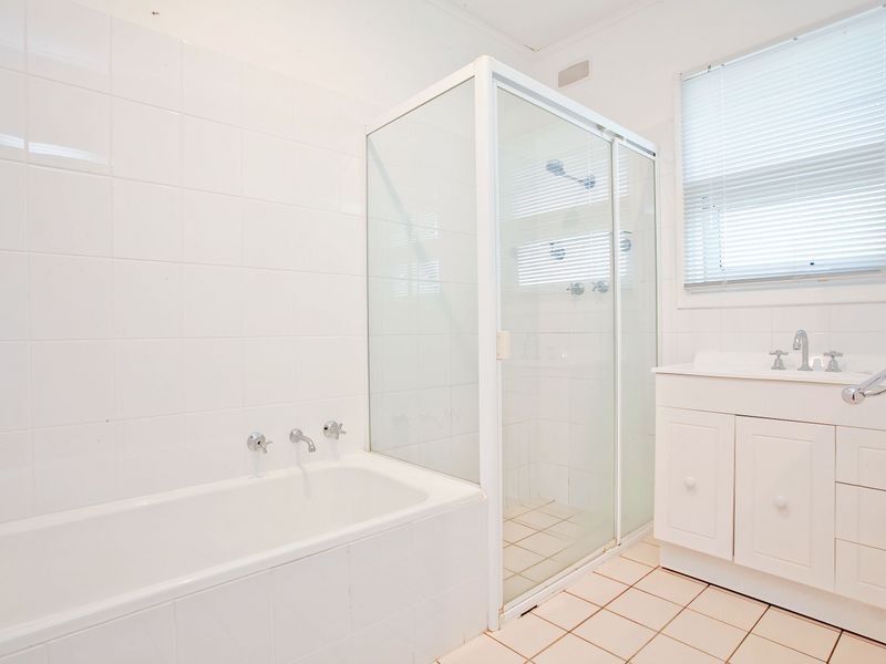 6 Brougham Drive, Valley View SA 5093