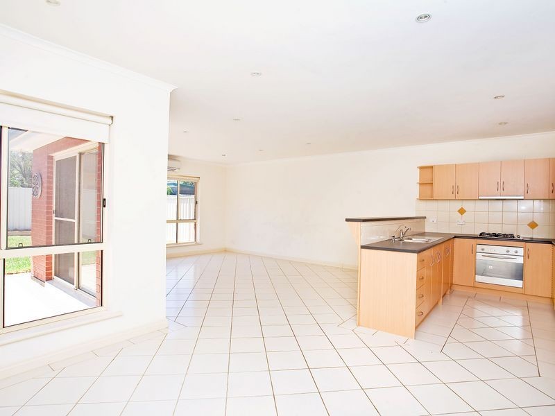 42 Kent Avenue, Clearview SA 5085