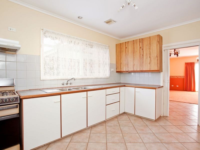 50 St. Leonard Crescent, Elizabeth Downs SA 5113