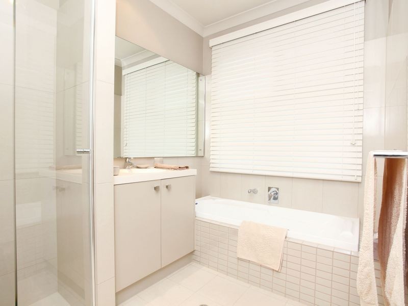 8 Medallion Drive, Grange SA 5022