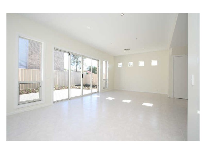 12 North Parade, Royal Park SA 5014