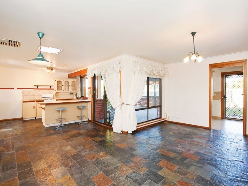 8 Sandison Road, Hallett Cove SA 5158