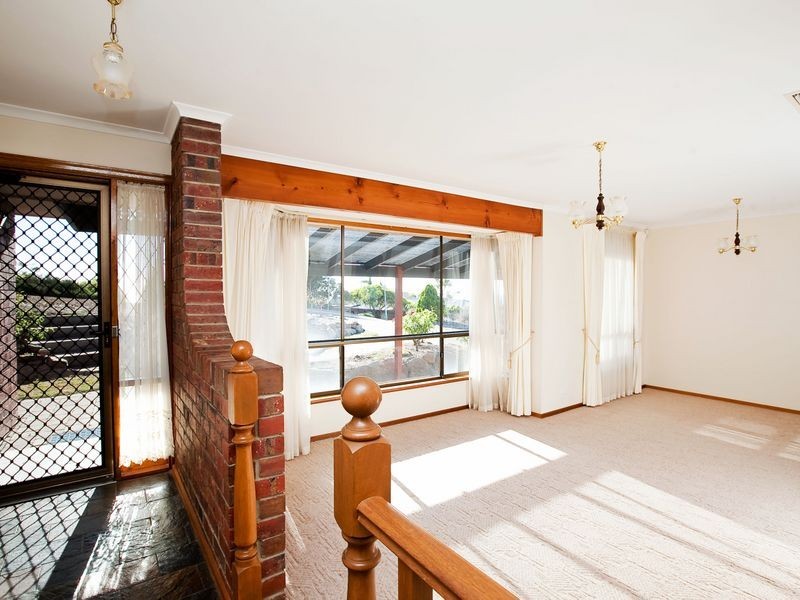 8 Sandison Road, Hallett Cove SA 5158