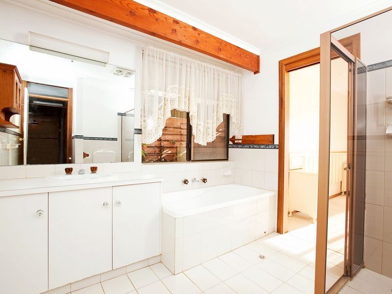 8 Sandison Road, Hallett Cove SA 5158