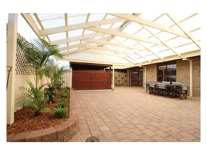 17 Mooloola Way, West Lakes Shore SA 5020