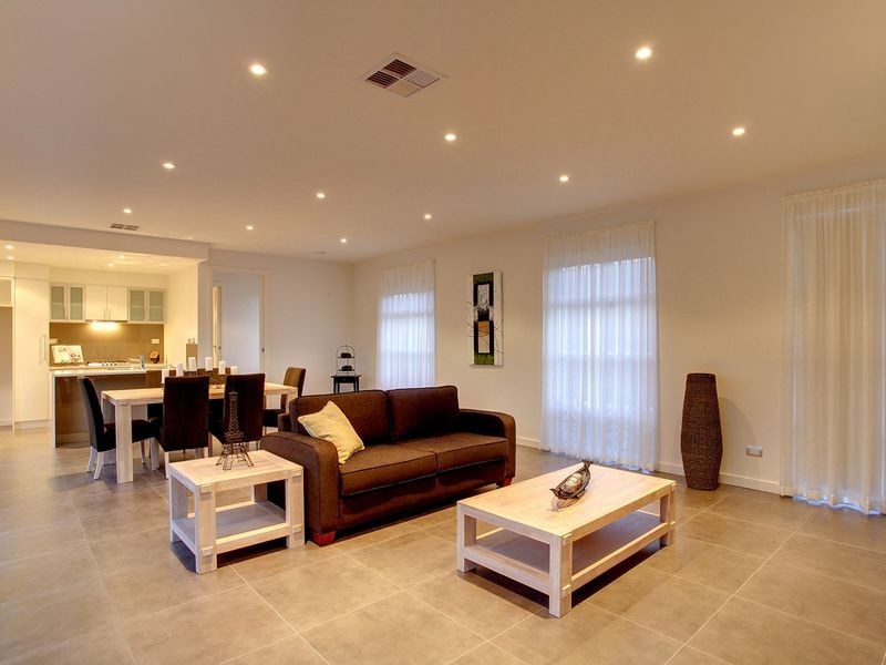 2/171 Military Road, Tennyson SA 5022