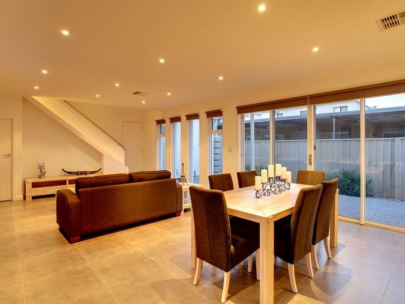 2/171 Military Road, Tennyson SA 5022