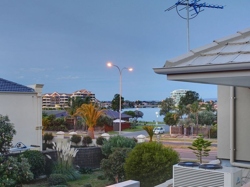 2/171 Military Road, Tennyson SA 5022