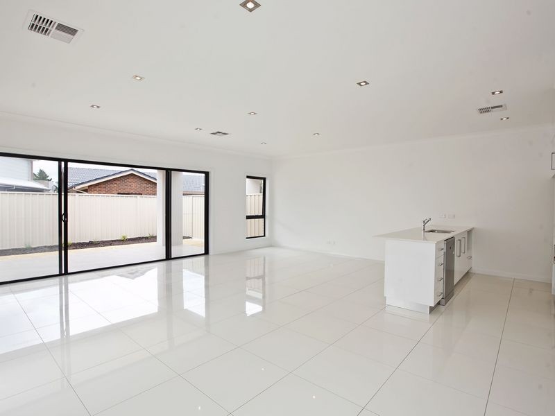 13a Nambour Crescent, West Lakes Shore SA 5020