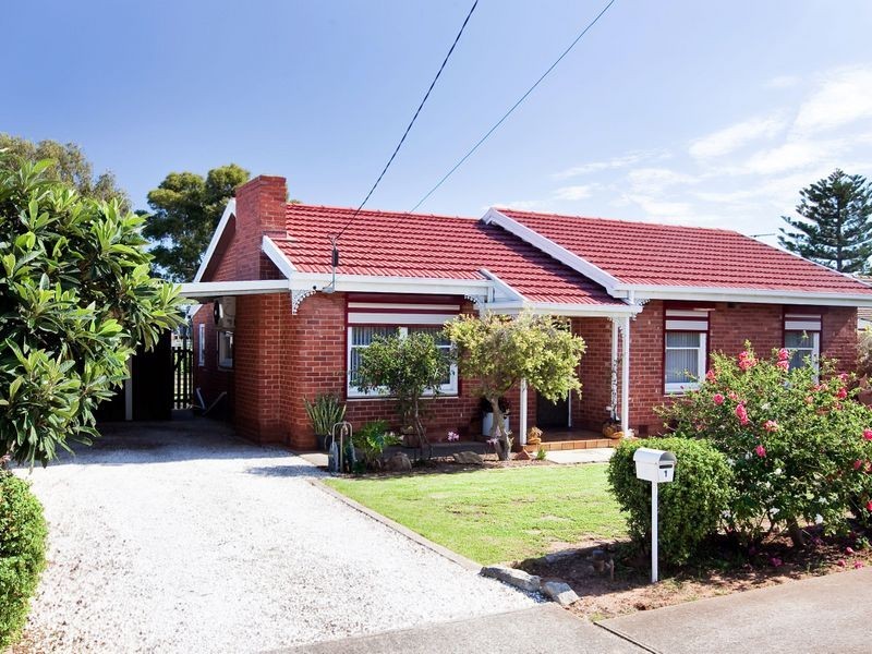 1 Broadford Crescent, Findon SA 5023