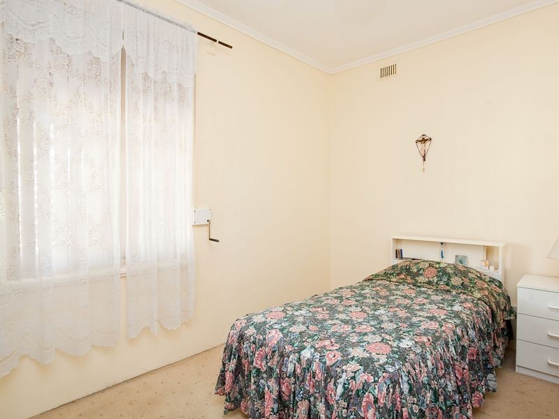 1 Broadford Crescent, Findon SA 5023
