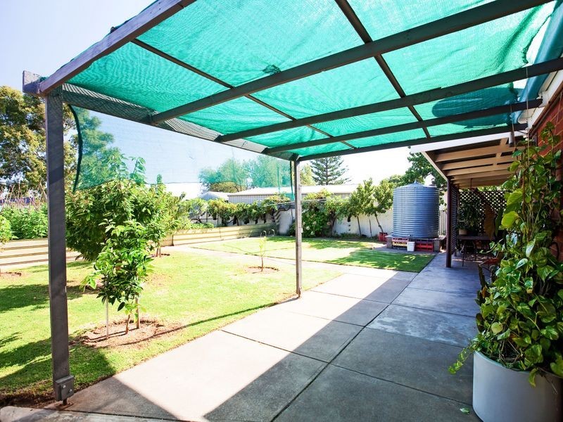 1 Broadford Crescent, Findon SA 5023