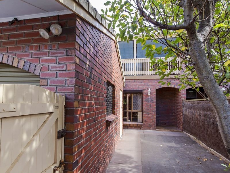 2/3 Percival Street, Glenelg SA 5045