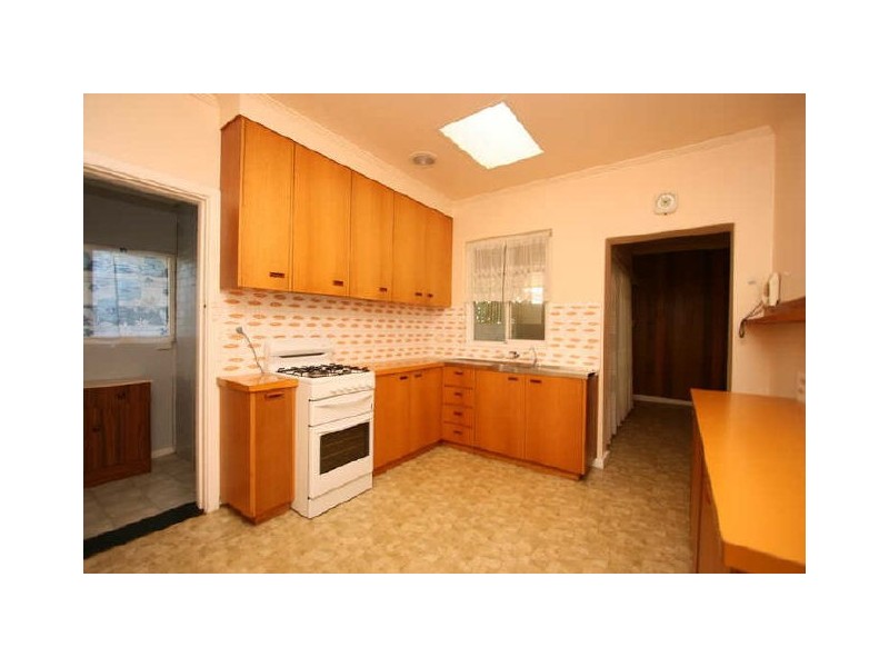 8 Tunbridge Street, Woodville South SA 5011