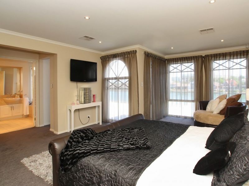 59 Sir John Marks Drive, West Lakes SA 5021