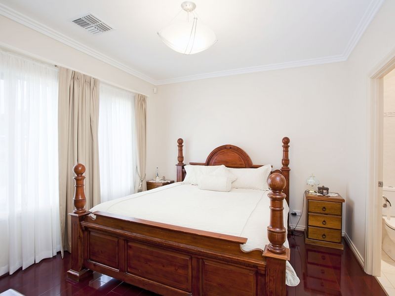 18 Golfers Avenue, Seaton SA 5023