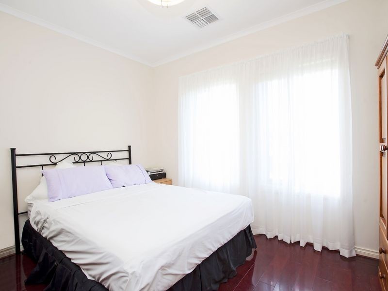 18 Golfers Avenue, Seaton SA 5023