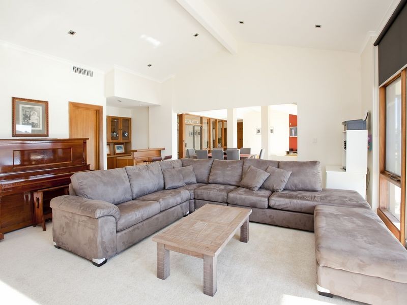 12 Antigua Grove, West Lakes SA 5021