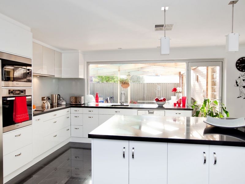 17 Sir John Marks Drive, West Lakes SA 5021