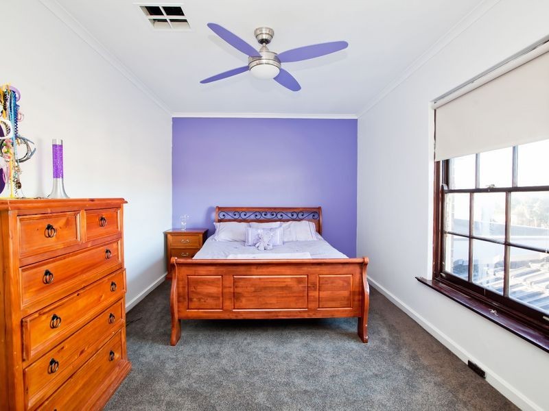 17 Sir John Marks Drive, West Lakes SA 5021