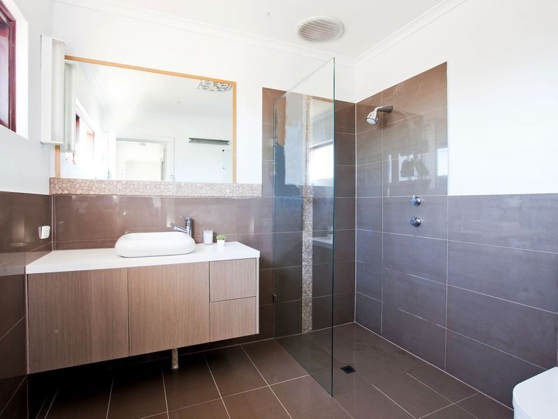 17 Sir John Marks Drive, West Lakes SA 5021