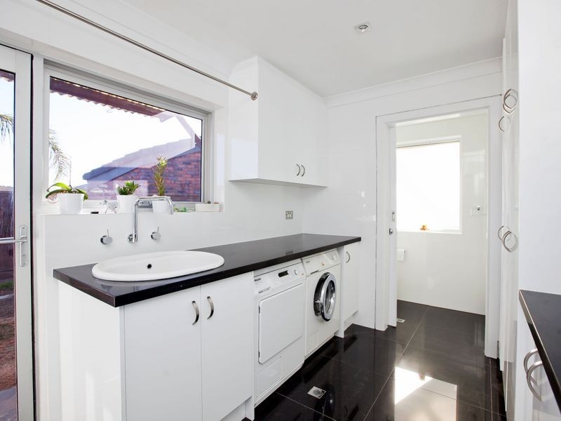 17 Sir John Marks Drive, West Lakes SA 5021