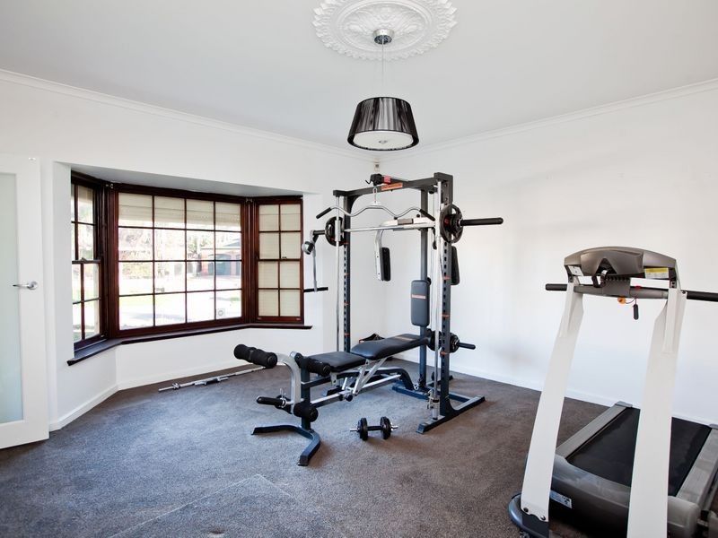 17 Sir John Marks Drive, West Lakes SA 5021