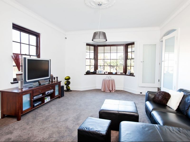 17 Sir John Marks Drive, West Lakes SA 5021