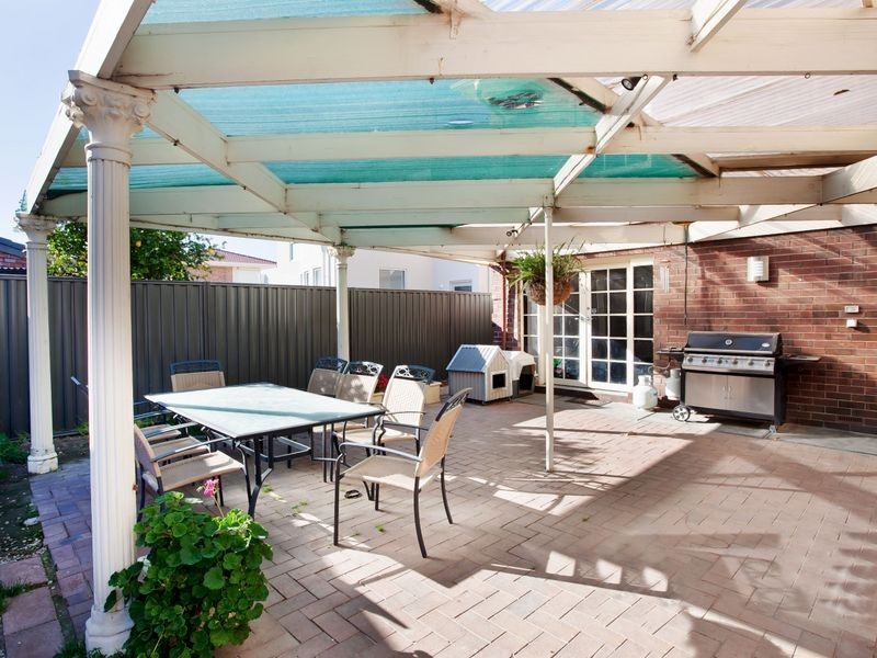 17 Sir John Marks Drive, West Lakes SA 5021