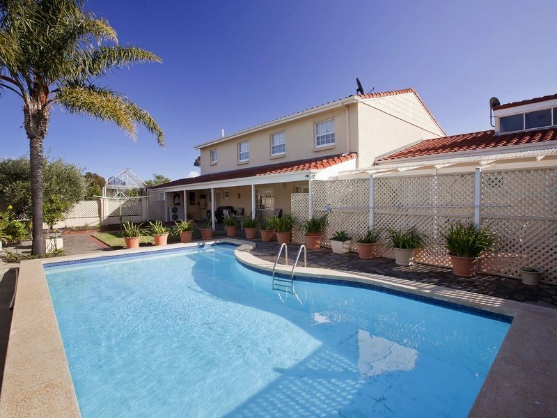 25 Hayes Court, West Lakes SA 5021