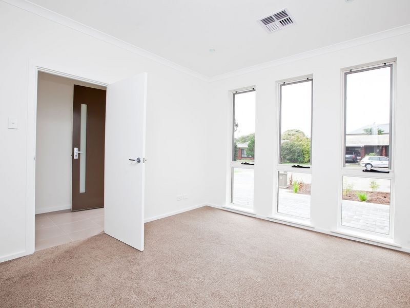 8 Flavel Place, Grange SA 5022