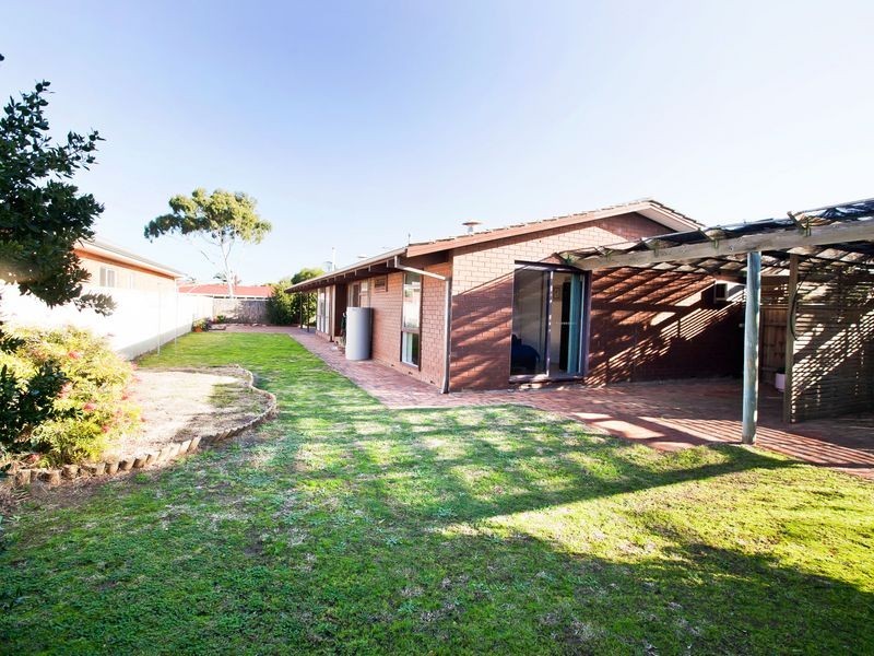 1 Karumba Place, West Lakes Shore SA 5020