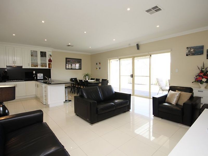 6 Collingwood Avenue, Flinders Park SA 5025