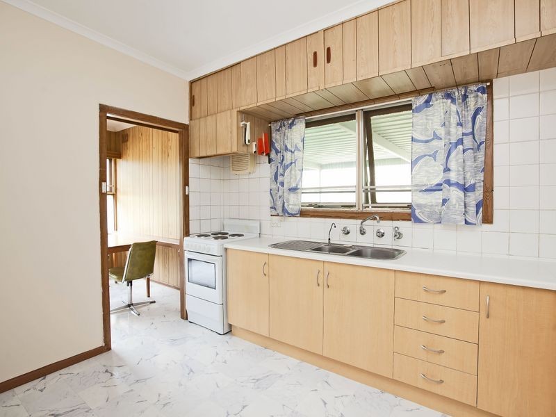 6 Julie Road, Para Hills SA 5096