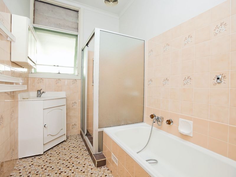 6 Julie Road, Para Hills SA 5096