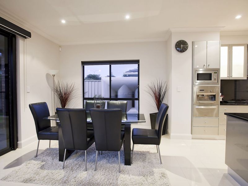 25 Sunlake Place, Tennyson SA 5022