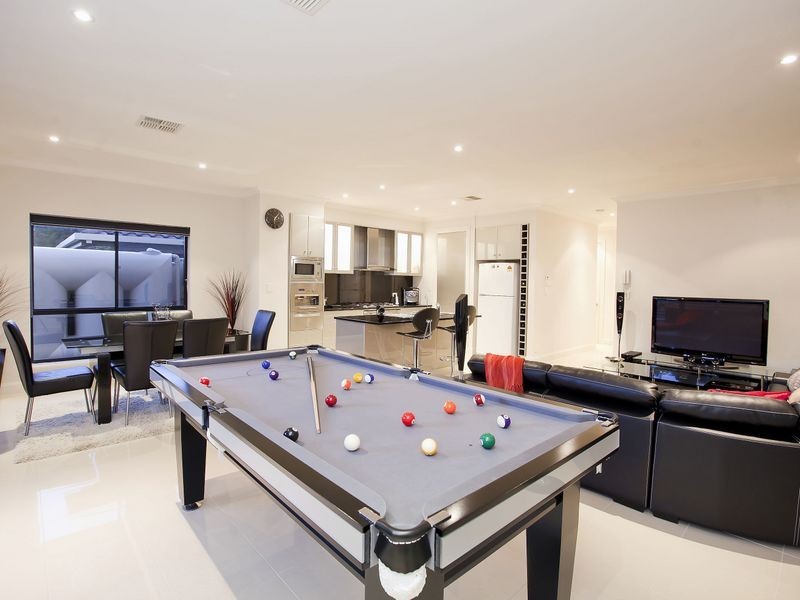 25 Sunlake Place, Tennyson SA 5022