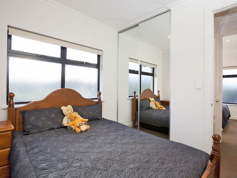 25 Sunlake Place, Tennyson SA 5022