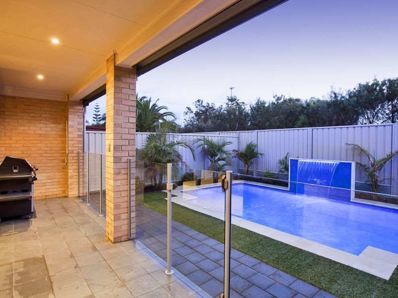 25 Sunlake Place, Tennyson SA 5022