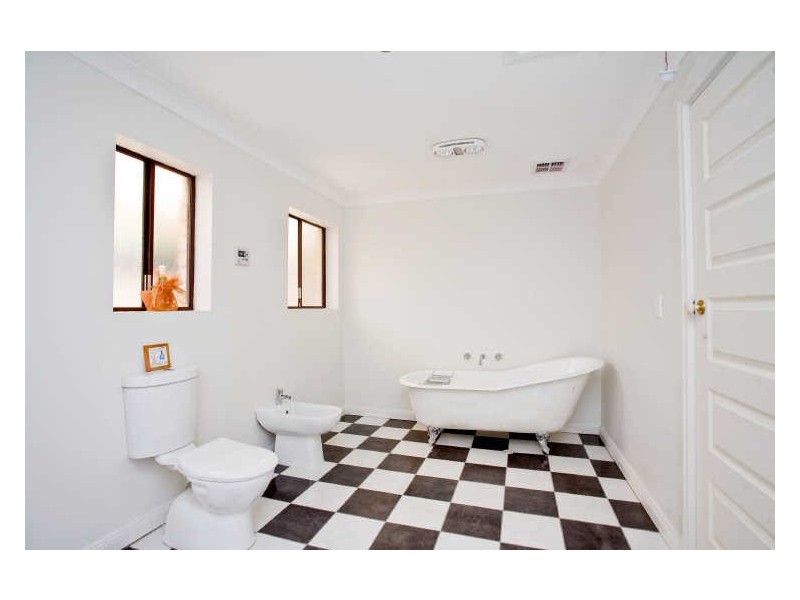 7 Greenfield Crescent, West Lakes Shore SA 5020