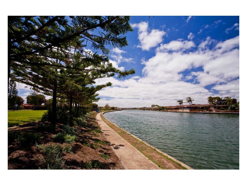 7 Greenfield Crescent, West Lakes Shore SA 5020