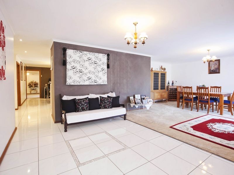 2 Kuta Court, North Haven SA 5018