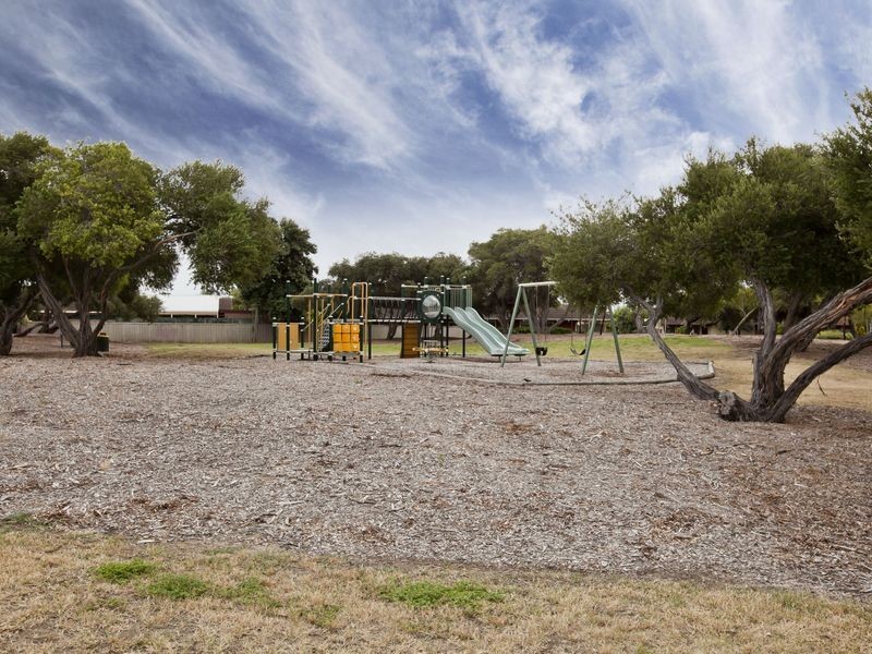 13 Nambour Crescent, West Lakes Shore SA 5020