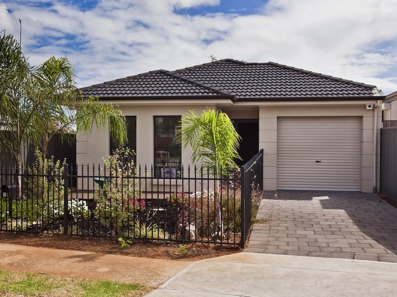 8d Fidock Avenue, Seaton SA 5023