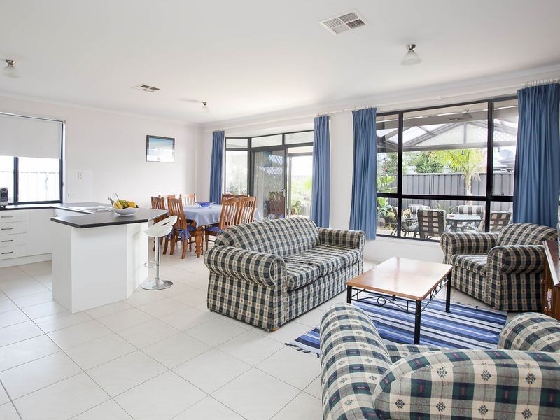 8d Fidock Avenue, Seaton SA 5023